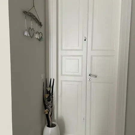 Apartament Enry White House
