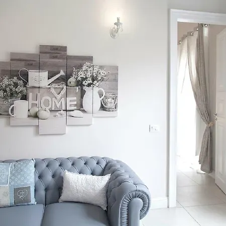 Apartament Enry White House