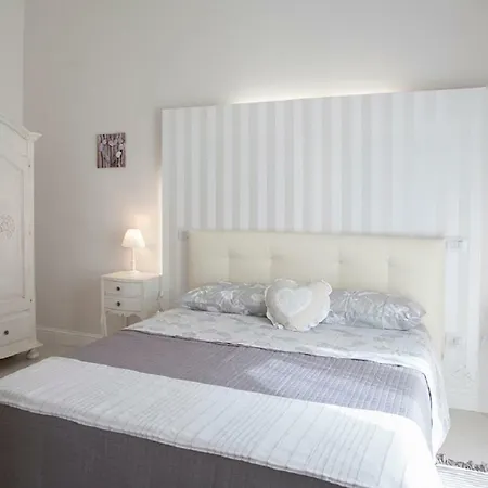 Enry White House *